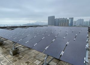 The ArchSD has adopted a number of sustainable construction technologies under the West Kowloon Government Offices (WKGO) project, such as the thin film photovoltaic system in the picture, which can generate electricity even on cloudy days to provide clean energy for the building.