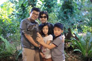 由於平日工作繁忙，劉佩玲以往每逢假期，都選擇與家人到外地旅遊，希望24小時與孩子相處。