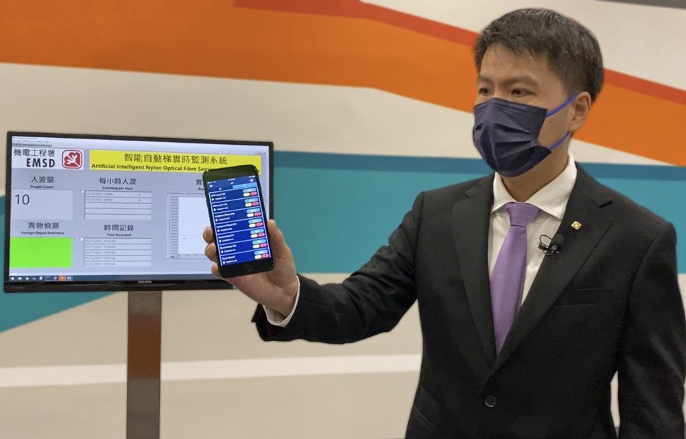 Senior Engineer/General Legislation of the EMSD, Mr William AU, says that management staff or repair and maintenance workers can monitor the daily operation of escalators in real time via computer or mobile phone through the AI Nylon Optical Fibre Sensing Escalator Combs.