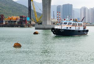 The project team has introduced Artificial Intelligence (AI) to monitor the main vehicular access and restricted areas with potential risks within the construction site. An example is the intelligent vessel intruder warning system pictured above. If non-construction vessels are spotted within the warning zone, the system will alert the monitoring staff immediately for follow-up.2