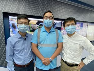 Frontline worker Mr CHENG Cho-Wai (centre) says that with Virtual Reality (VR) training introduced by the InnoTCE, workers feel as if they are in a real working environment and will have a deeper impression of the construction work plan. Also, it will make them more alert to the potential dangers of various construction procedures.