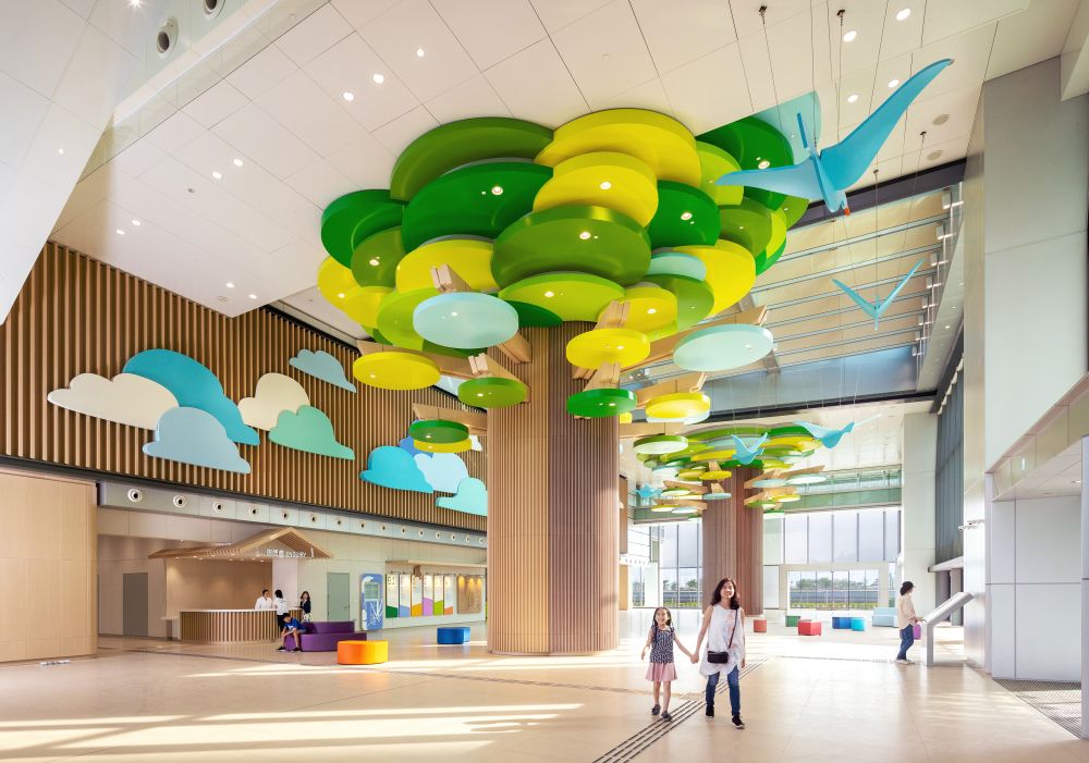 Animals are the central theme in the HKCH’s architectural design; animal patterns and decorations as well as the use of soft colours help reduce child patients’ anxiety.