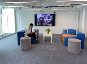 The Community Lounge, a new section on the 4/F, provides a cosy corner for visitors to read the books about town planning and infrastructure development.
