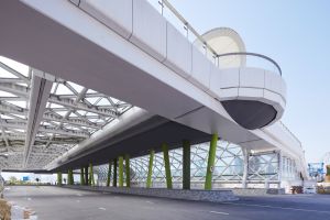 Built above and along the centreline of the former airport runway, the Kai Tak Sky Garden is Hong Kong’s first large park built on noise barriers with a curved, rippling design as well as above a carriageway.
