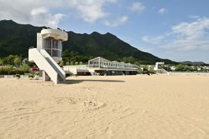 The beach is covered with natural marine sand that has been screened so that the sand is of the right size and texture.