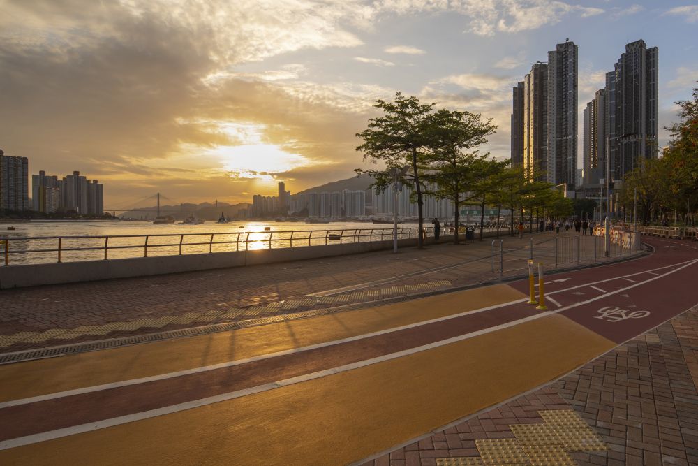 Cyclists can enjoy the stunning view of Rambler Channel and Tsing Yi Island while riding along the new cycle track.