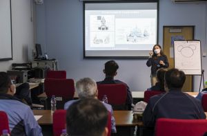 At the invitation of the Hong Kong Institute of Construction, Jillian holds a master class to teach industry practitioners theme painting skills.