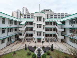The Bonham Road Government Primary School in Sai Ying Pun, completed in 1941, was the old premises of the Northcote Training College. The Government declared the premises as a monument in July this year.