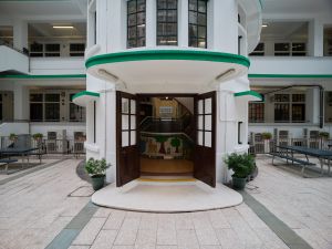 The trace of the name "Northcote Training College" could still be identified at the main entrance of the main building.