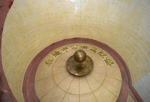 Hanging from the ceiling at the spiral staircase, the Foucault Pendulum is an astronomical device installed during the construction of the school, to demonstrate the Earth’s rotation.
