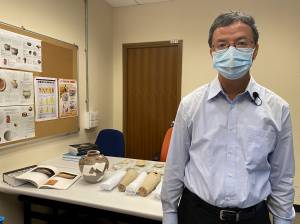 More than 700 000 relics were unearthed during the archaeological work at the project area of Sung Wong Toi Station. Curator (Archaeology) of AMO, Mr MA Man-kwong, Ray, points out that restoration of archaeological finds is highly professional work; it takes tremendous patience and extensive knowledge of ancient ceramics to get the job done.
