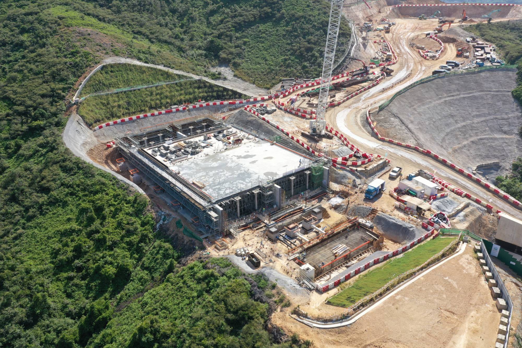Site formation works for the flushing water service reservoir in KTN were completed at the end of 2020, and the structural works are also near completion.