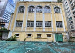 The construction works under the conversion project of the Ex-Portuguese Community School (Escola Camões) is expected to commence by the end of this year. The theatre education centre will commence operation by the end of next year at the earliest.