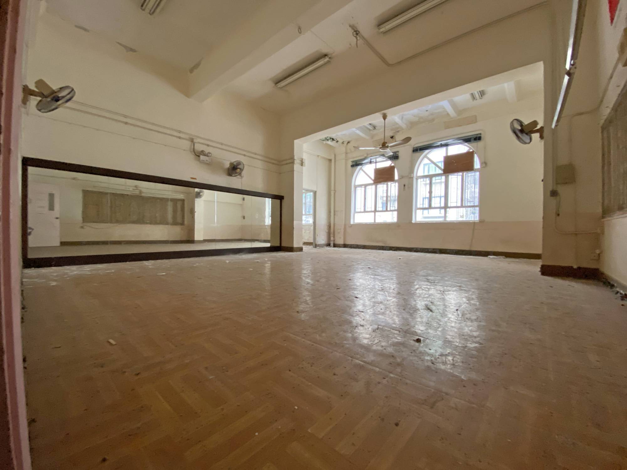 The Hong Kong Repertory Theatre has successfully obtained funding to pursue basic restoration works under the Funding Scheme to Support the Use of Vacant Government sites by NGOs implemented by the Development Bureau. Under the funding scheme, technical advice and support will be offered to facilitate smooth completion of the works. Pictured are the classroom and corridor of the Ex-Portuguese Community School (Escola Camões).