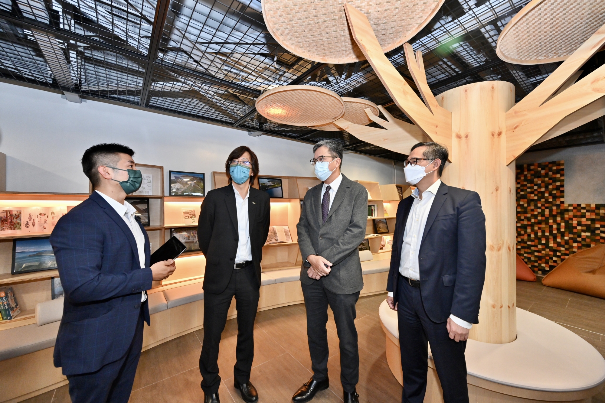 The SDEV, Mr Michael WONG (second right), and Permanent Secretary for Development (Works), Mr Ricky LAU (first right) visit the thematic exhibition zone in the centre, which currently holds an exhibition titled 