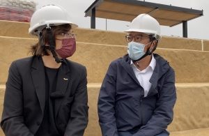 According to Mr Michael WONG and Mr Vincent NG, the Government and the HC have adopted a four-stage approach to take forward water-friendly designs step by step, so that members of the public can gradually get used to fence-free designs with varying degrees.