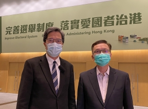 The Legislative Council General Election will be held next week (December 19). The Secretary for Development, Mr WONG Wai-lun, Michael (left) and the Undersecretary for Development, Mr LIU Chun-sun (right) call on the public to actively participate and cast their votes.