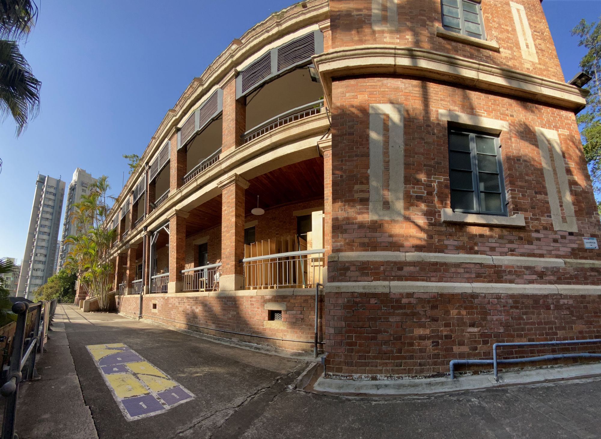 The Warehouse Teenage Club in Aberdeen, formerly the Aberdeen Police Station, is a Grade II historic building. The building compound is surrounded by plants and close to the slopes, which allows for only a narrow space for access, making it a challenge to conduct maintenance work.