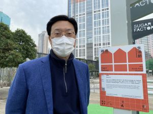 The Chairman of the Board of the URF, Professor Steven NGAI, says that one of the major tasks of the URF is, through engaging social service teams consisting of professional social workers, to provide support for owners and tenants affected by the redevelopment projects implemented by the Urban Renewal Authority.