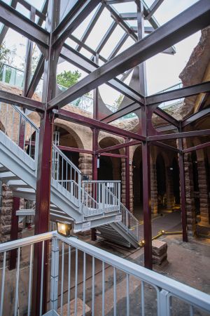 The WSD’s temporary strengthening and tidying works include the installation of temporary bracing to support concrete roof slabs that may have risk of dislocation, and brick arches and other structural parts that show signs of possible danger.