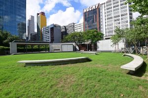Upon completion of refurbishment works, the Hoi Bun Road Park in Kwun Tong was reopened to the public in late August last year. The refurbished park covers an area of about 9 300 square metres, featuring a large lawn, landscaped areas, a renovated five-a-side soccer pitch, etc.