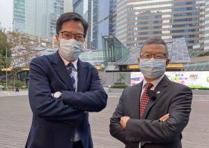 The Secretary for Development (SDEV), Mr WONG Wai-lun, Michael (left), invites the outgoing chairman of the Construction Industry Council (CIC), Mr CHAN Ka-kui, KK (right), to talk about his work and feelings during his tenure as chairman. 