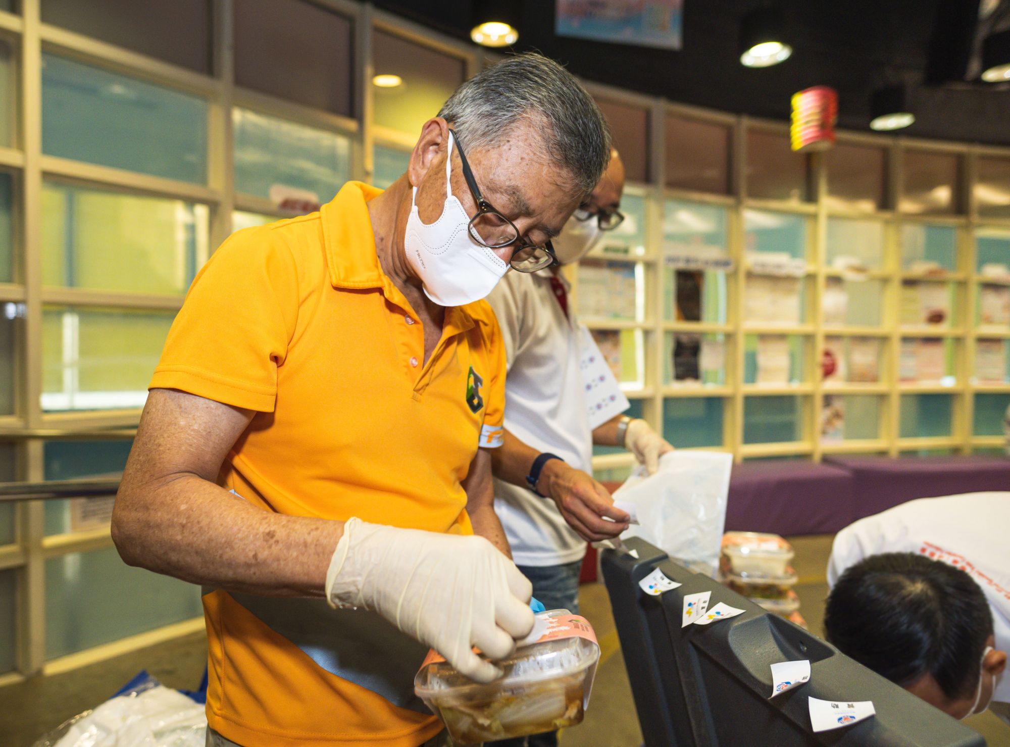 The Construction Industry Sports & Volunteers Programme rolled out the Construction Industry Lo Pan Rice Campaign in 2020, distributing “Lo Pan Rice” to the disadvantaged.