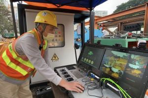 Technicians can grasp the situation inside the pipes using real-time cameras at the ground level and control the three robots to conduct desilting and connect the pipes.
