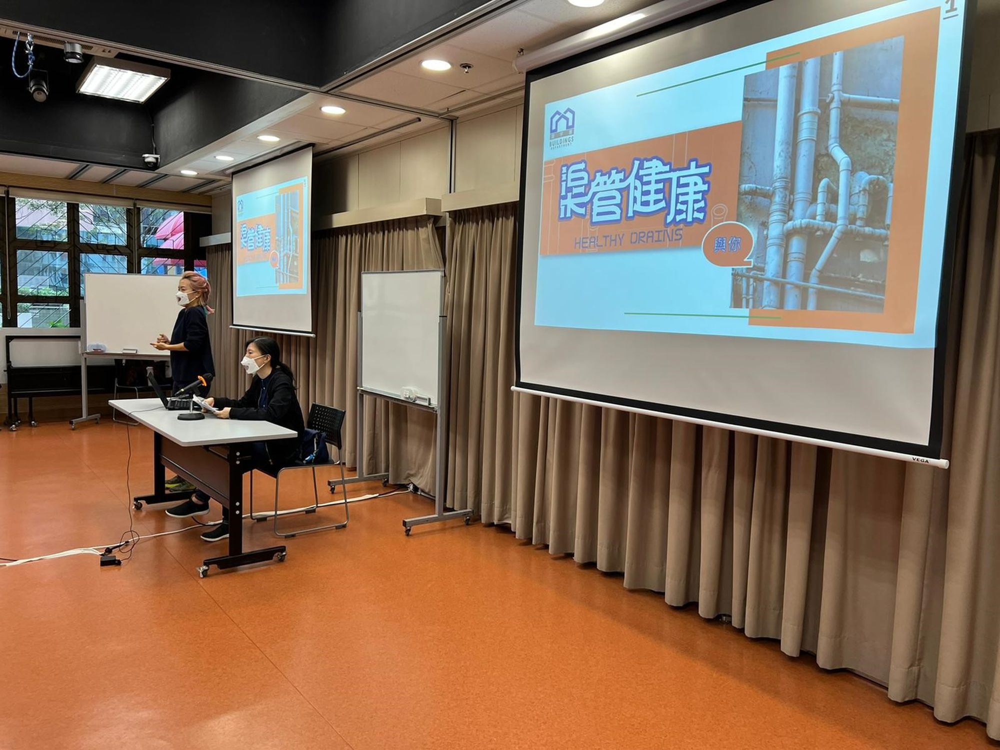 Colleagues from the BD were invited to attend building management courses co-organised by the Home Affairs Department, with a view to providing seminars on healthy drains to participants.