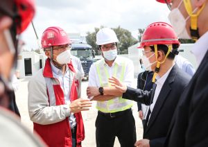 The Chief Secretary for Administration, Mr John LEE, visited the CIFs in Tsing Yi, Lok Ma Chau and San Tin constructed with the Mainland’s support earlier on (1 March). Pictured is Mr John LEE (right), accompanied by the Secretary for Development (SDEV), Mr WONG Wai-lun, Michael (centre), was briefed by a contractor’s representative on the progress of the San Tin project.