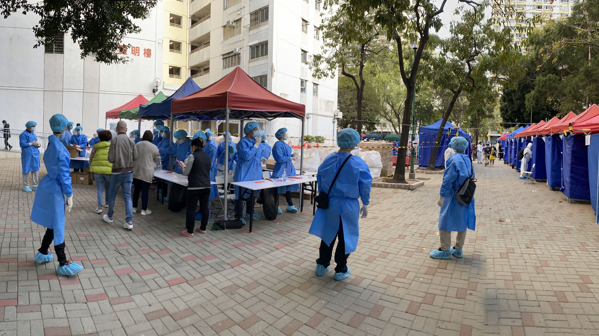 Colleagues took up various positions in the RTD operation, such as setting up the “restricted area”, going upstairs in small teams to remind residents to go downstairs to register and undergo testing, and handing out supplies to residents.
