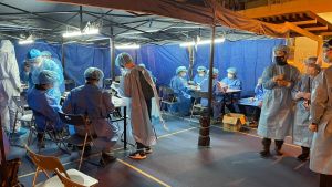 Colleagues from the LandsD discharge duties in an RTD operation in respect of Tak Cheung House, Tak Long Estate, Kowloon City, including registration of residents’ personal particulars, door-to-door visits reminding residents to undergo testing, compilation of statistics for the operation, etc.