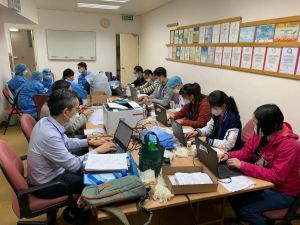 Colleagues from the BD set up a telephone hotline to provide enquiry service and assistance to residents waiting for testing results.