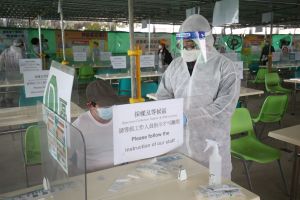 With the support of the DEVB, the CIC and the construction industry have held five Testing Days with a view to achieving “early identification, early isolation and early treatment”.