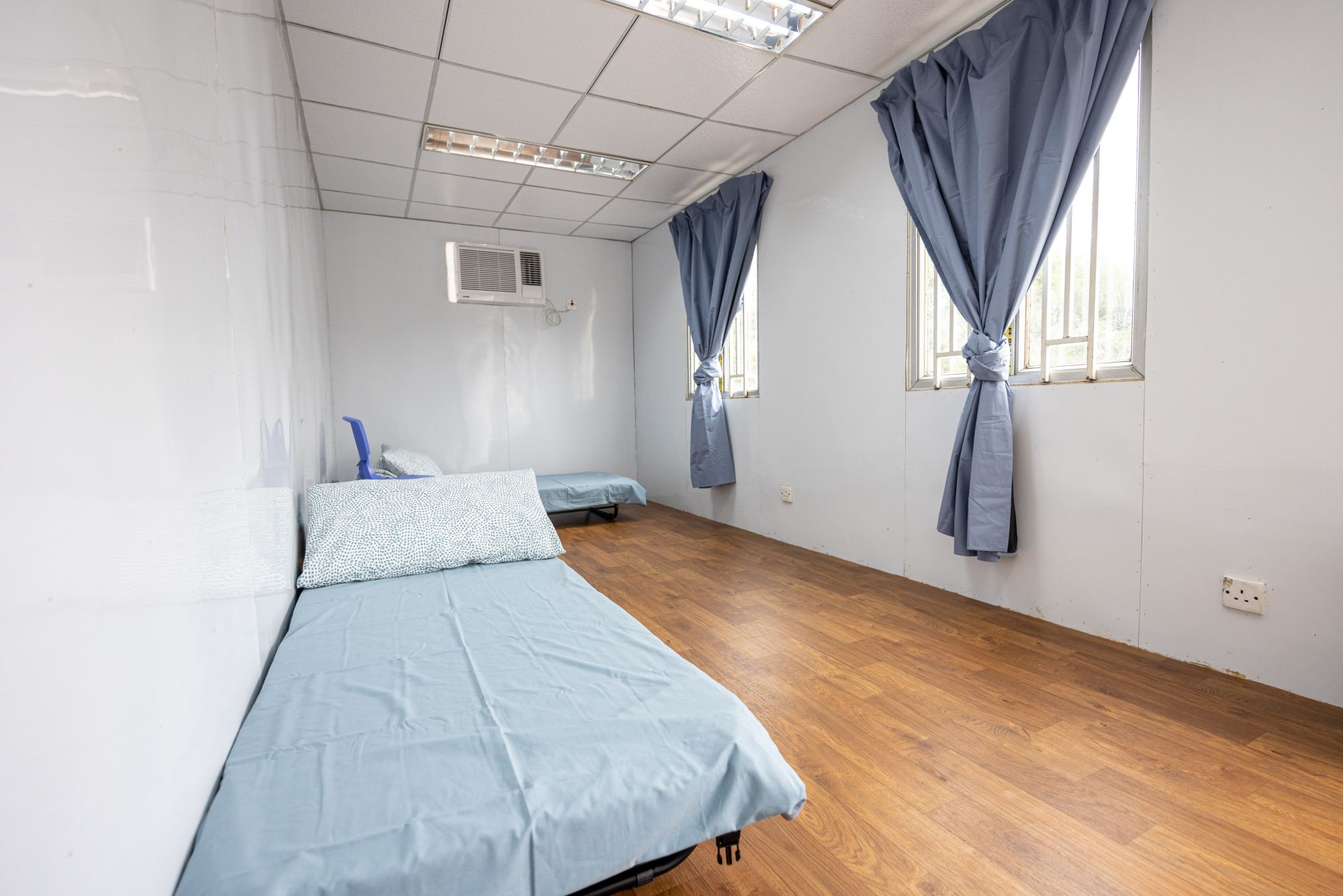 The CIC, together with the industry, has taken the lead in donating more than 40 container-turned rest rooms equipped with lights, ventilation fans, air-conditioners, etc. to various social welfare organisations and hospitals for healthcare workers as well as staff of residential care homes for the elderly (RCHEs) to rest.