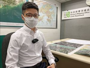 Assistant Cartographer of the Lands Department (LandsD), Mr KWOK Chun-wan, says that this year’s Hong Kong Guide, with the theme of photomap, is produced with more than 2 000 orthophotos.