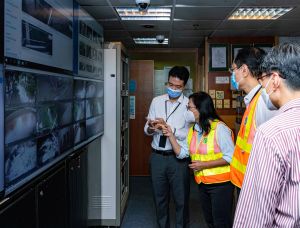 The Director of Drainage Services, Ms Alice Pang (second left), visited the Emergency Control Centre of the Drainage Services Department (DSD) in mid-May (12 May) to learn more about the real-time conditions of major drainage channels, stormwater intakes, drainage tunnels and underground stormwater storage tanks, with a view to ensuring that the flood prevention facilities were functioning properly.