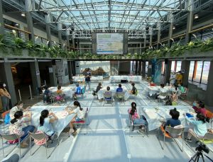The Sustainable Lantau Office (SLO) of the Civil Engineering and Development Department (CEDD) recently launched a 4-month Mangrove Planting Scheme, inviting primary school students in Tung Chung to plant mangrove seedlings, with a view to promoting sustainable development and co-building the community. 