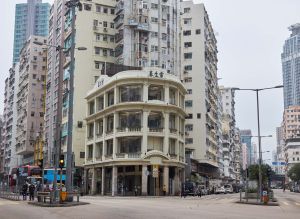 The Government has earlier announced the declaration of Lui Seng Chun as a monument. The building is located on a triangular site at the junction of Lai Chi Kok Road and Tong Mi Road, featuring a curved design.