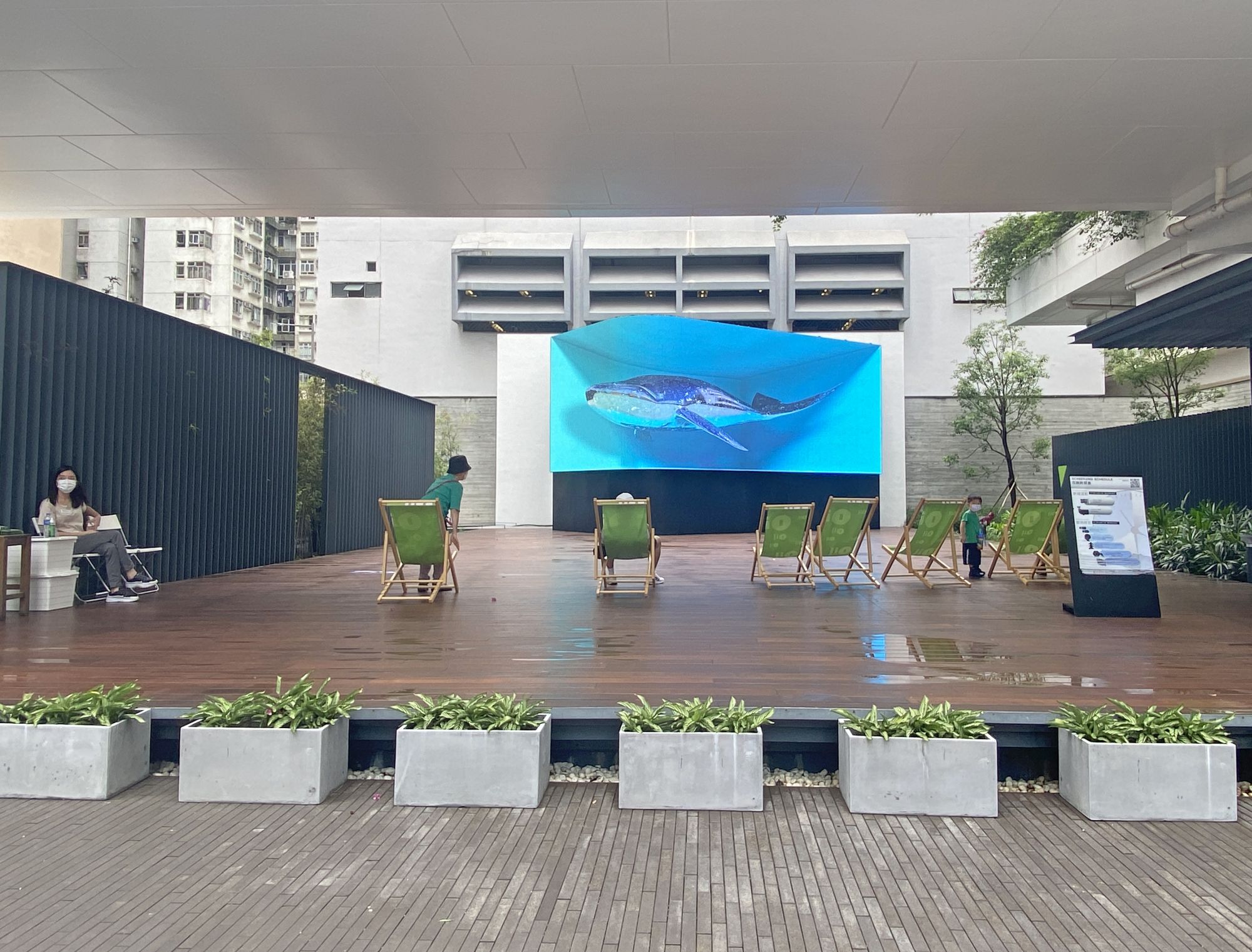 The new extension of the Oil Street Art Space (Oi!) in North Point has been opened to the public recently, hoping to provide more art and leisure space in the district and become a cultural landmark in Hong Kong.