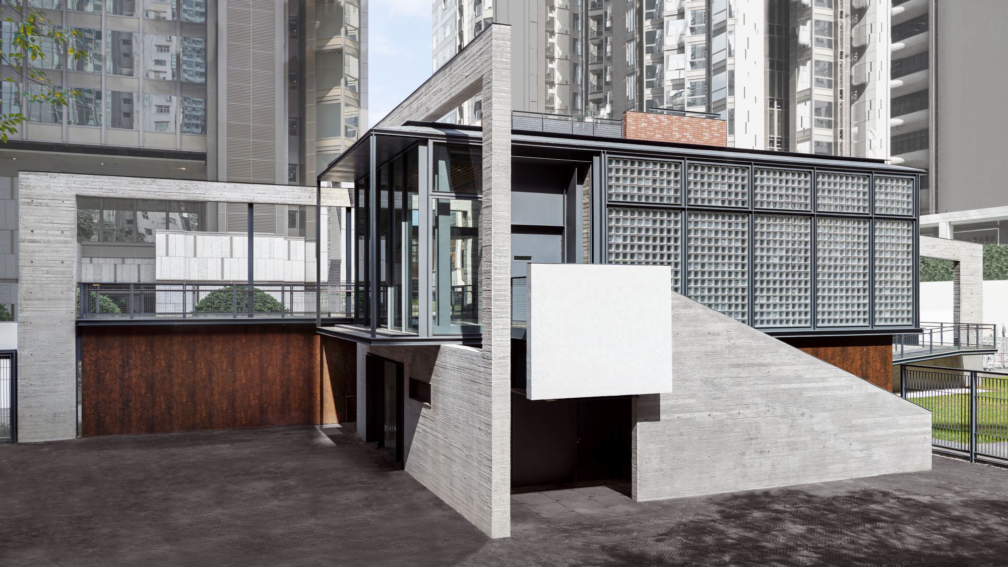 Architect of the ArchSD, Miss CHAN Tsz-yu, Geri, says that the main materials used in the new extension of Oi! are red brick tiles, concrete and glass. The use of red brick tiles echoes the red brick historic building, while the natural wood grain surface of the concrete echoes the theme of an urban oasis.