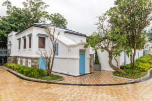 The Pokfulam Farm in trial operation is converted from the Old Dairy Farm Senior Staff Quarters (SSQ) comprising the Main Building, Servants’ Quarters and Garage Block.