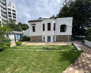 The Pokfulam Farm in trial operation is converted from the Old Dairy Farm Senior Staff Quarters (SSQ) comprising the Main Building, Servants’ Quarters and Garage Block.