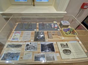 The artefacts of the old Dairy Farm, including dairy product containers, posters, staff cards, photographs, an ice-cream freezer, etc., are showcased to display the history of the old Dairy Farm and farm operations in the old days.