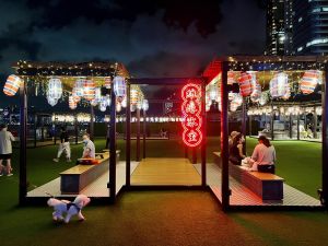 The art installations placed at the East Coast Park Precinct are characterised by local elements, including a neon sign that reads “Victoria Harbour Café” in Chinese characters and light balls made of plastic bags in the iconic red-white-blue colours.