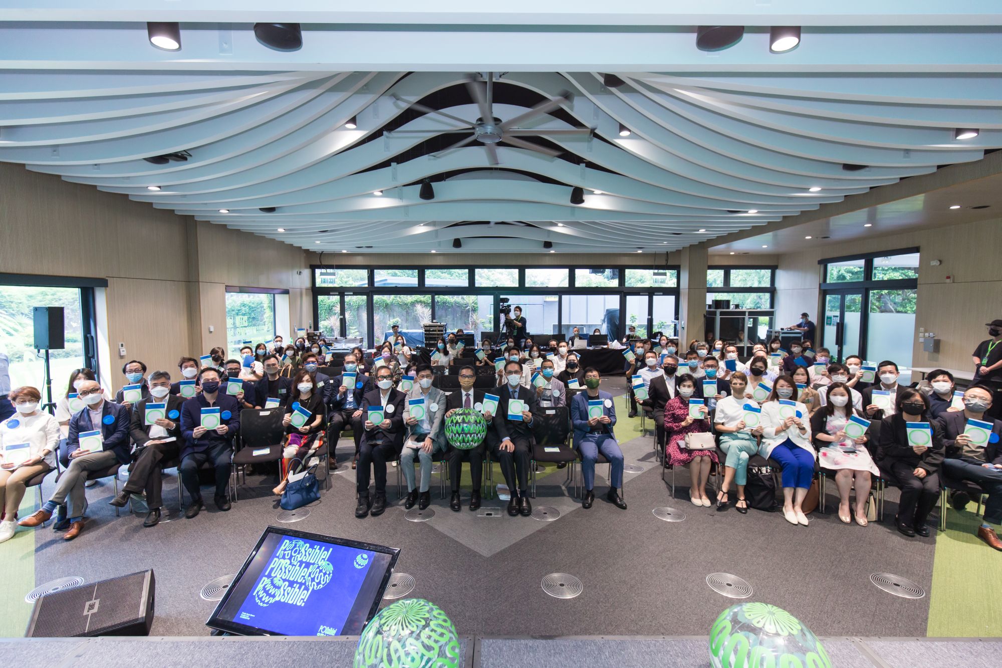 The Architectural Services Department (ArchSD) has held a one-year project on the improvement of the local public open space (POS) design.  Recently, the finale of the project, “POSsible! Symposium – POS Design” has been held.  It has attracted more than 350 people to participate on site or watch online.