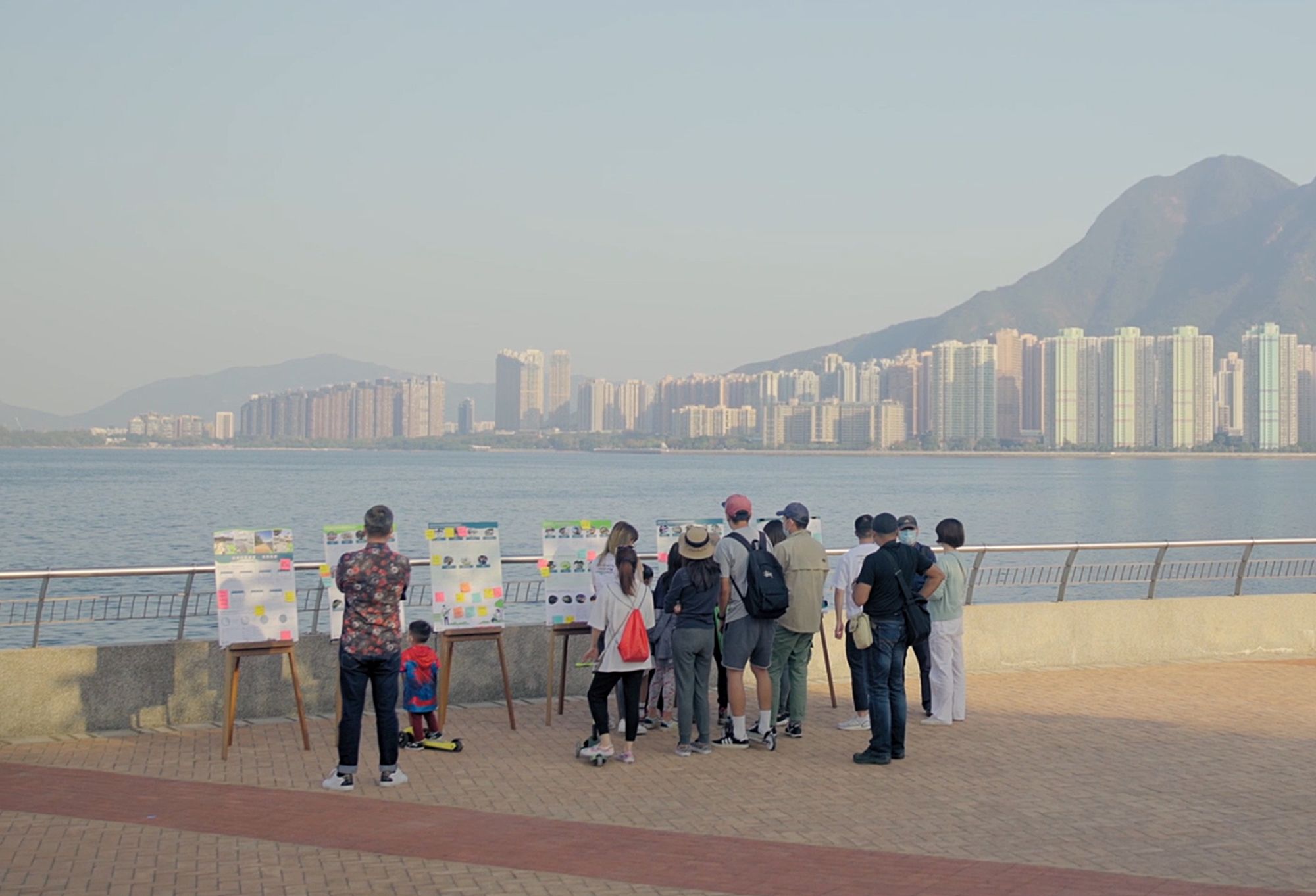 The project team of the ArchSD invites more than 100 members of the public to share their thoughts on and visions towards the design of POSs in a street poll.