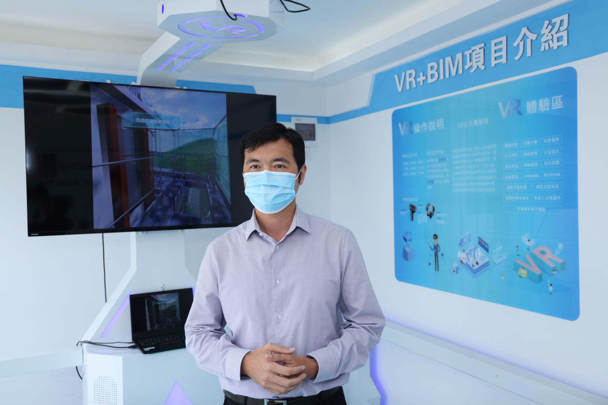 Chief Engineer of the WSD, Mr LIN Tang-tai says that virtual reality (VR) safety training has been widely adopted at many construction sites.