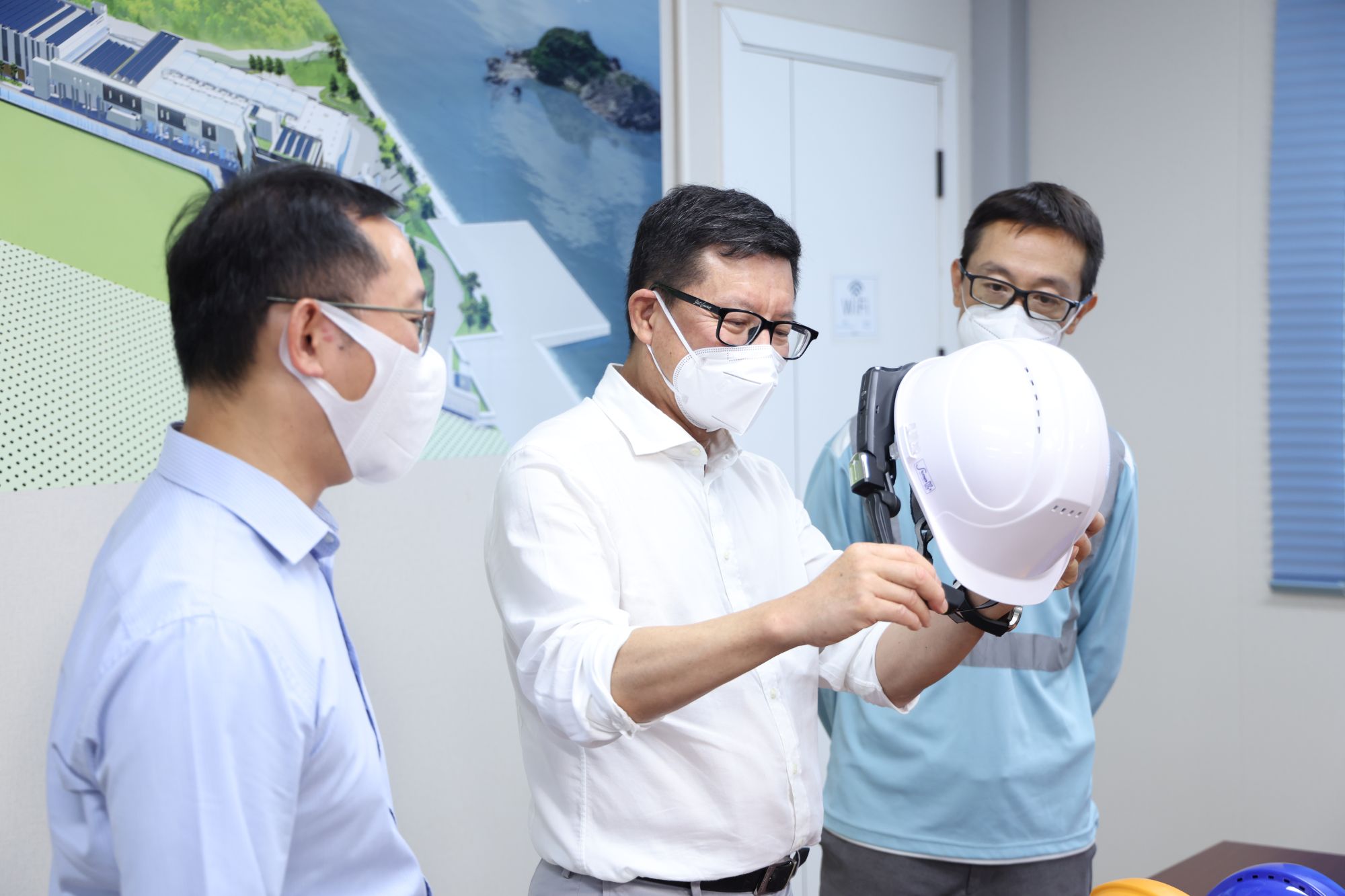 The Executive Director of the CIC, Mr Albert CHENG, encourages contractors to actively adopt innovative technologies to uplift site safety.