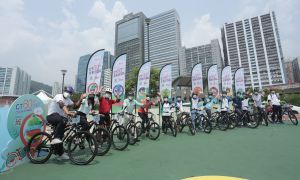 The guests ride bicycles at the kick-off ceremony to enjoy cycling fun, and “check-in” at the “check-in spots”.
